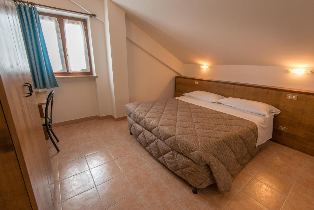 Albergo Della Corte เปสกัสเซโรลี ภายนอก รูปภาพ