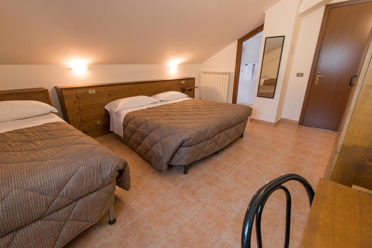 Albergo Della Corte เปสกัสเซโรลี ภายนอก รูปภาพ