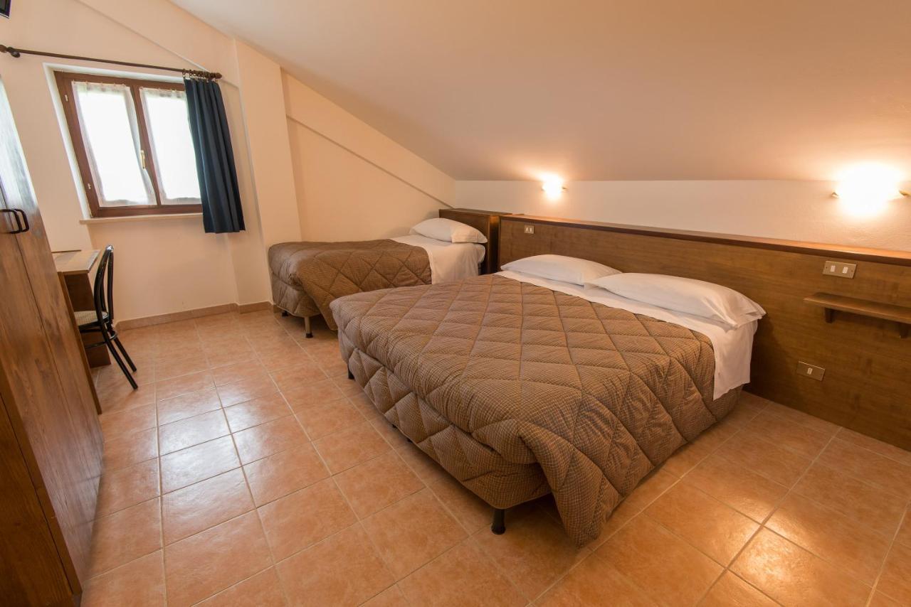 Albergo Della Corte เปสกัสเซโรลี ภายนอก รูปภาพ