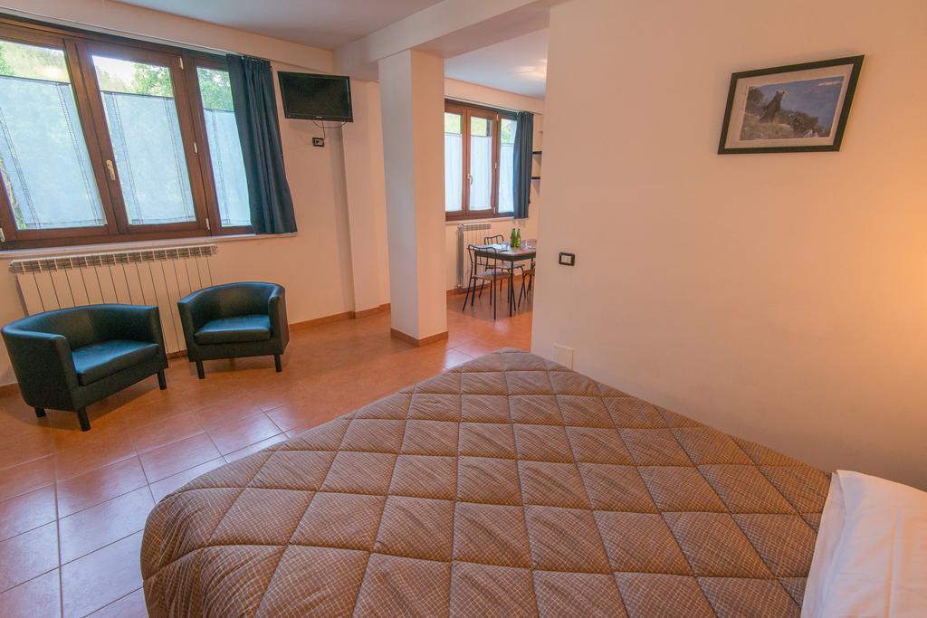 Albergo Della Corte เปสกัสเซโรลี ภายนอก รูปภาพ