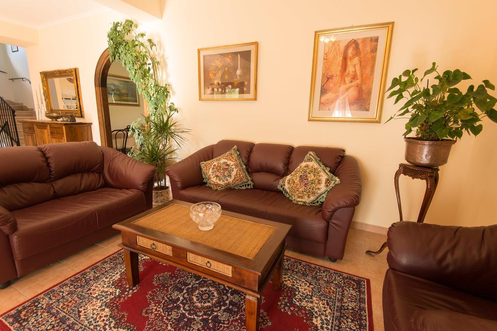 Albergo Della Corte เปสกัสเซโรลี ภายนอก รูปภาพ